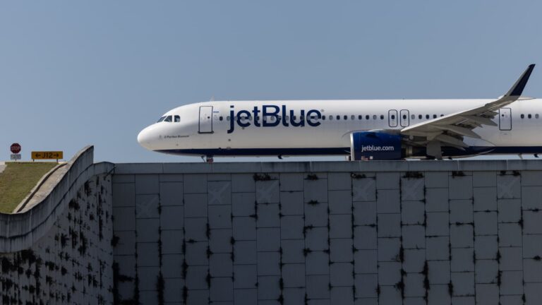 Jetblue shares after 25%