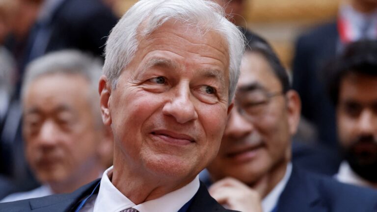 JPMorgan Chase boosts buybacks after Dimon shares fall