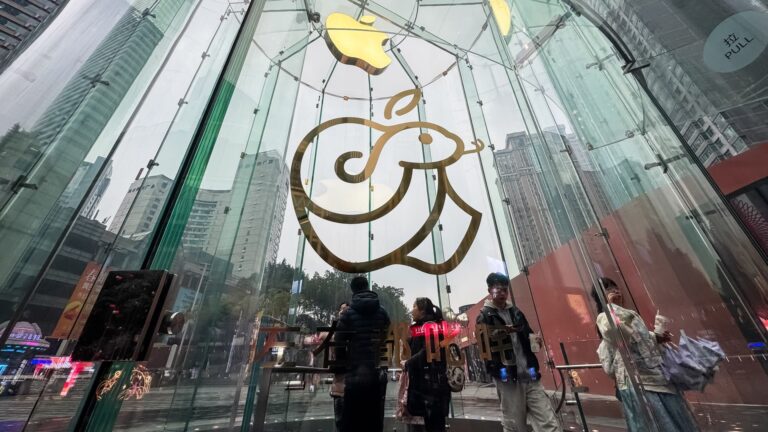 Apple’s decline offsets positive bank earnings.