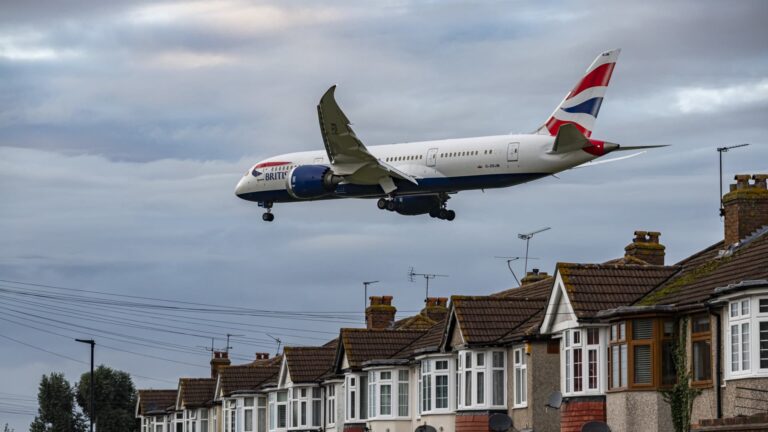 UK Finance Minister applies to the spread of London Herthee airport