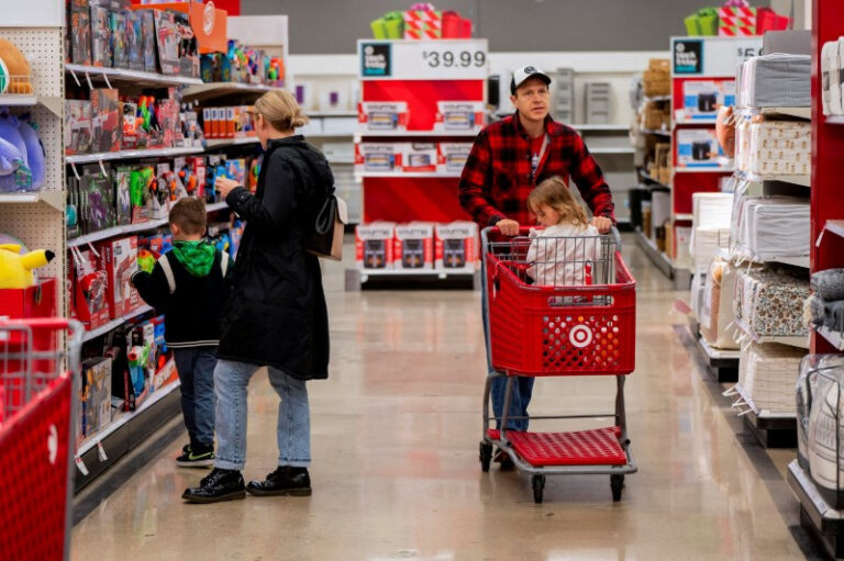 Target raises its holiday sales forecast, but margin worries cloud the spotlight.