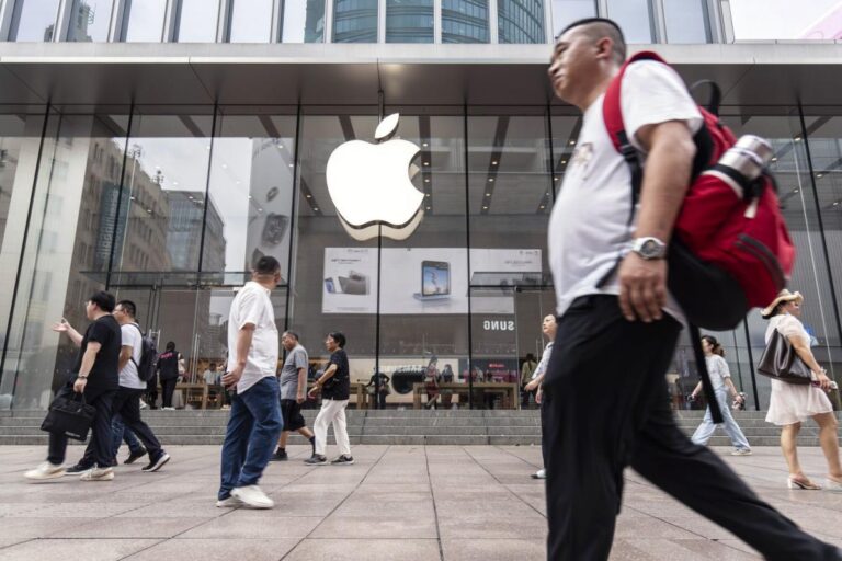 Apple’s iPhone sales in China fell 18 percent over the holiday, research shows