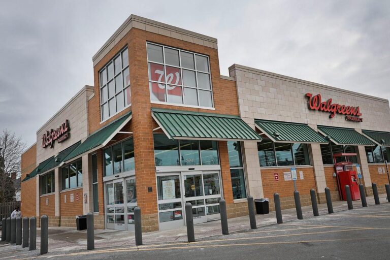 Walgreens plans to close 450 stores this year