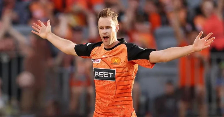 BBL|14: Perth Scorers reclaim 4th place, Adelaide destroys Strikers