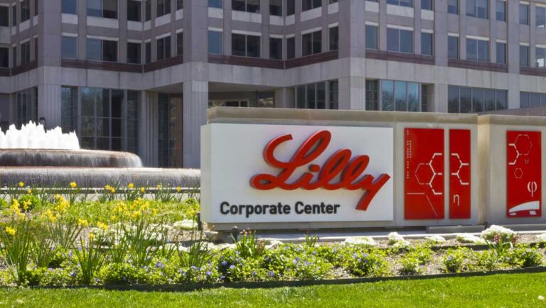 Eli Lilly can earn over $1,300 with this option trade at an 8.7% discount.