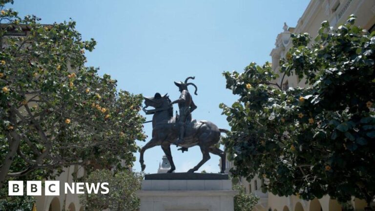 The statue of the Spanish conqueror Pizarro was returned to the center of Lima