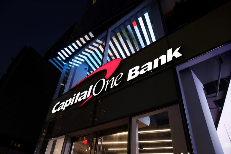 Capital 1 users report deposit issues, not receiving payouts on Thursdays.