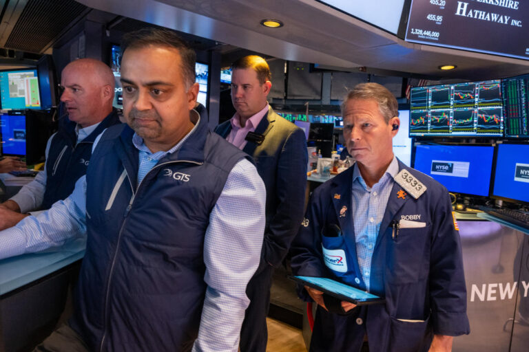 Stock buyers came in almost to wipe out the losses: the market roll