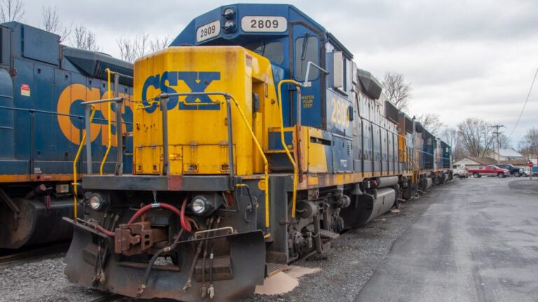 CSX Q4 profits on lower coal and oil revenue, hurricane-related costs