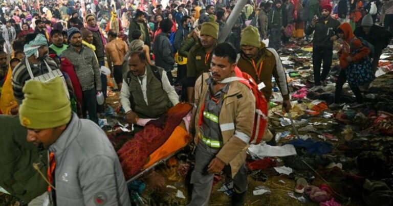 Indian Comed Malay Hindu Megan-festival is at least 30 people at least 30 people