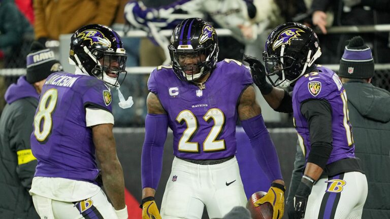 Derrick Henry, Ravens make wild run to beat Steelers in NFL playoffs