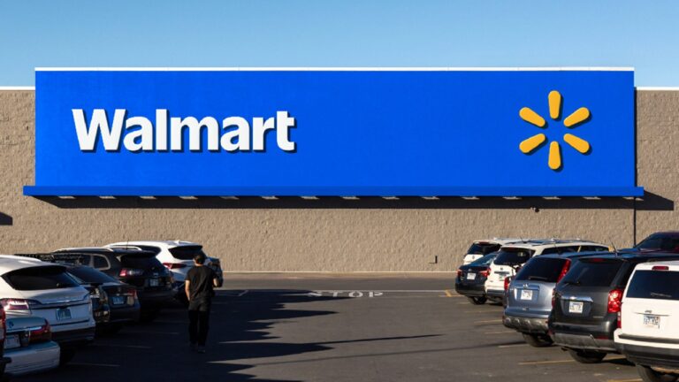 Walmart presented a new logo for the first time in 2 decades